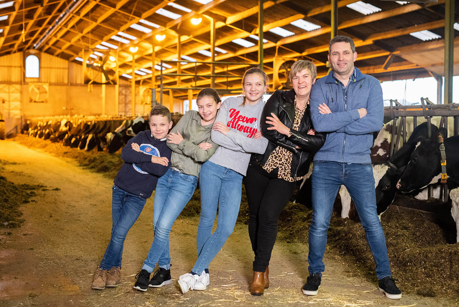 Boer Patrick, boerin Caroline en drie energieke boerenkinderen